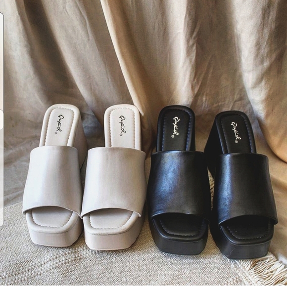 🆕️Influencer Edit Collection// Off White Platform Wedge Mule - Picture 5 of 10